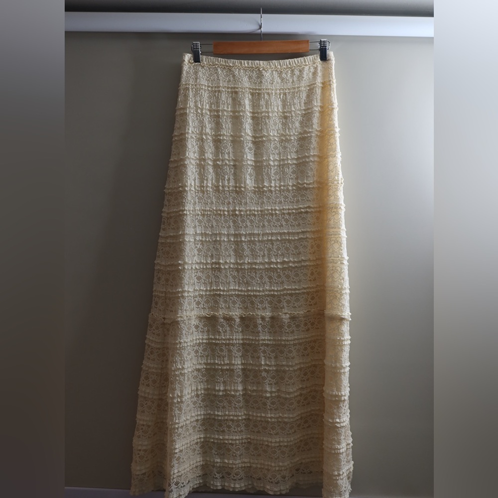 Maxi lace skirt